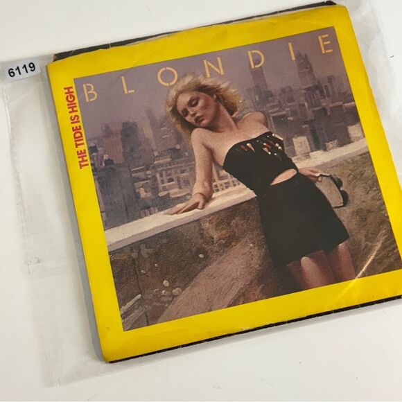 3 Vintage 45 Vinyl Record Singles Blondie & The Beatles - Picture 12 of 12